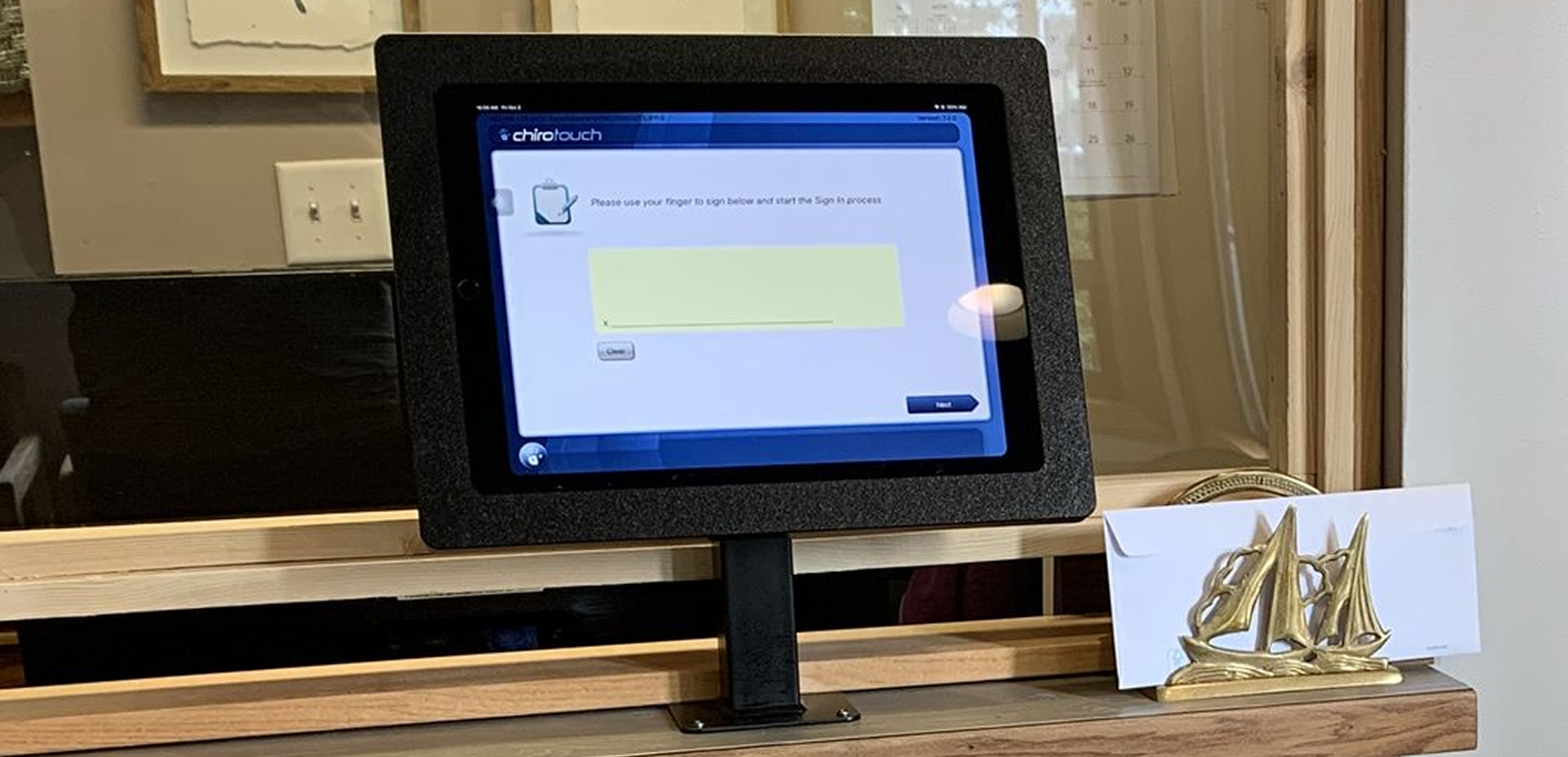 tablet with 360° tilt mount at reception